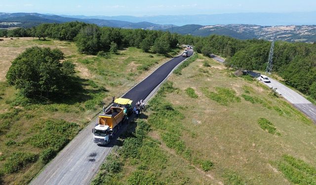 Bursa'da bağlantı yolunda asfalt seferberliği