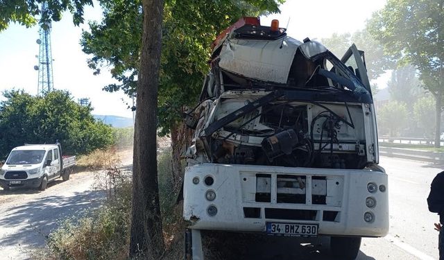 Bursa'da metrelerce sürüklenen otomobilin sürücüsü hayatını kaybetti
