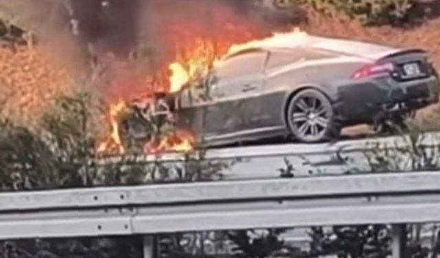 Bursa'da seyir halindeki lüks araç alev aldı