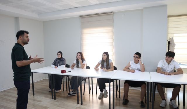 Osmangazi’den gençlerin geleceğine ücretsiz eğitim desteği