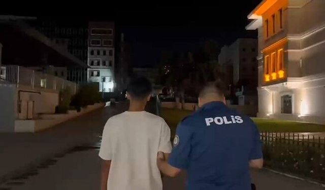 Bursa’da iki grup sokak ortasında birbirine girdi O anlar kamerada