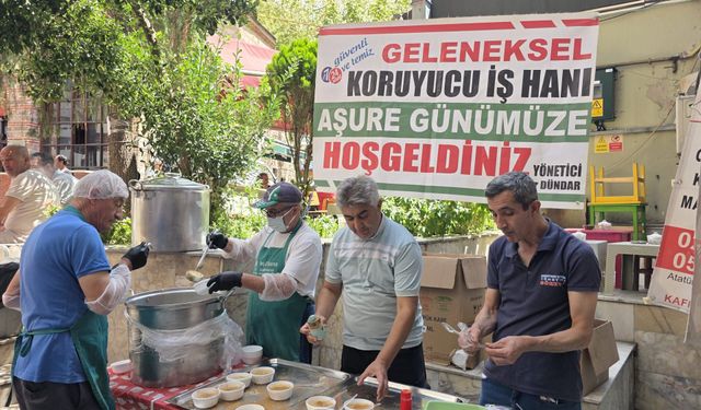 Bursa’da Esnaf El Ele Verdi: Tarihi Koruyucu İşhanı’nda Dev Aşure Buluşması!