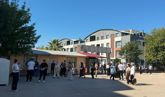 Bursa'da zabıt kâtibi alımı için klavye sınavı yapıldı