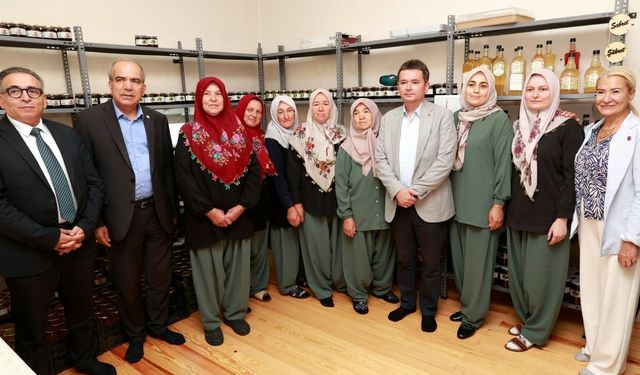 Başkan Aydın üreten kadınların her zaman yanında