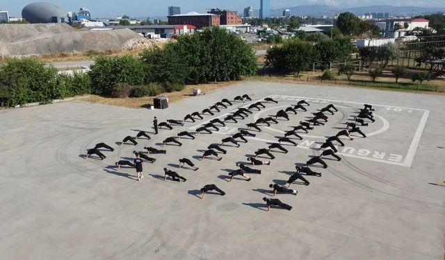 İtfaiyeci olmak için komando eğitimi alıyorlar
