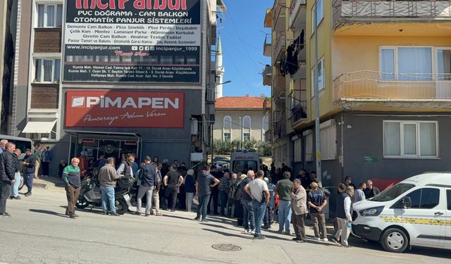Evlerinde ölü bulunan çiftin cinayete kurban gittiği üzerinde duruluyor