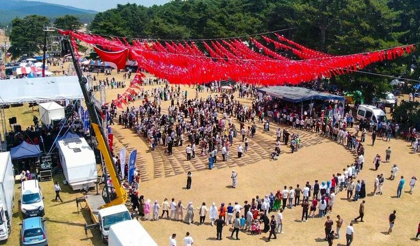 BURSA'DA BİNLERCE KARADENİZLİ HORON ÇEKTİ