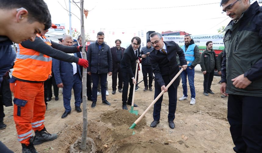 İNEGÖL'DE FİDANLAR TOPRAKLA BULUŞTU