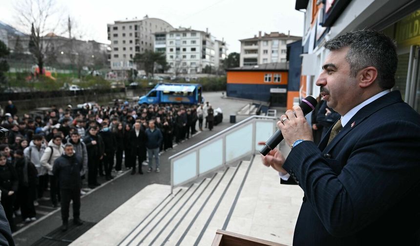 Başkan Yılmaz mesaisine öğrenciler ile başladı