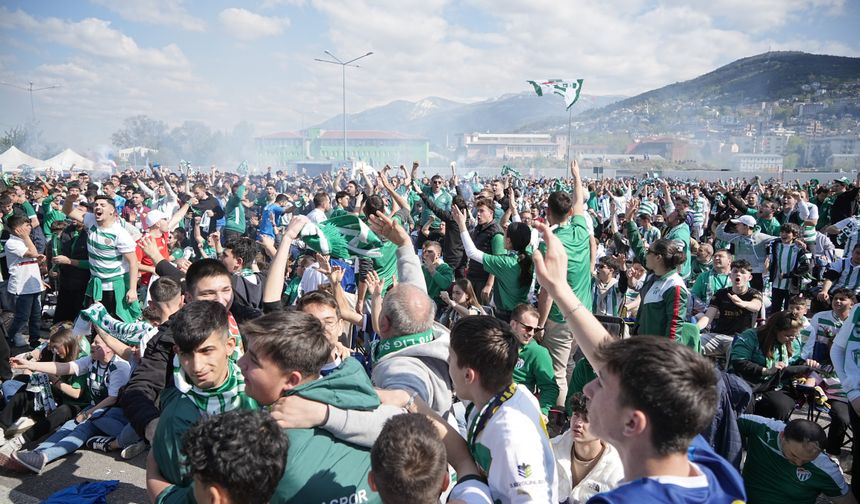 Binlerce Bursalı, şampiyonluk maçını beraber izledi