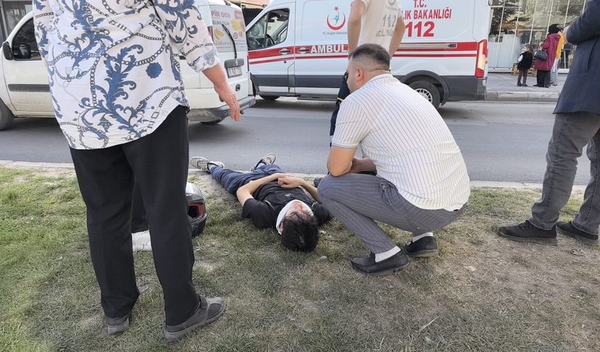 Motosikletli genç ölümden döndü