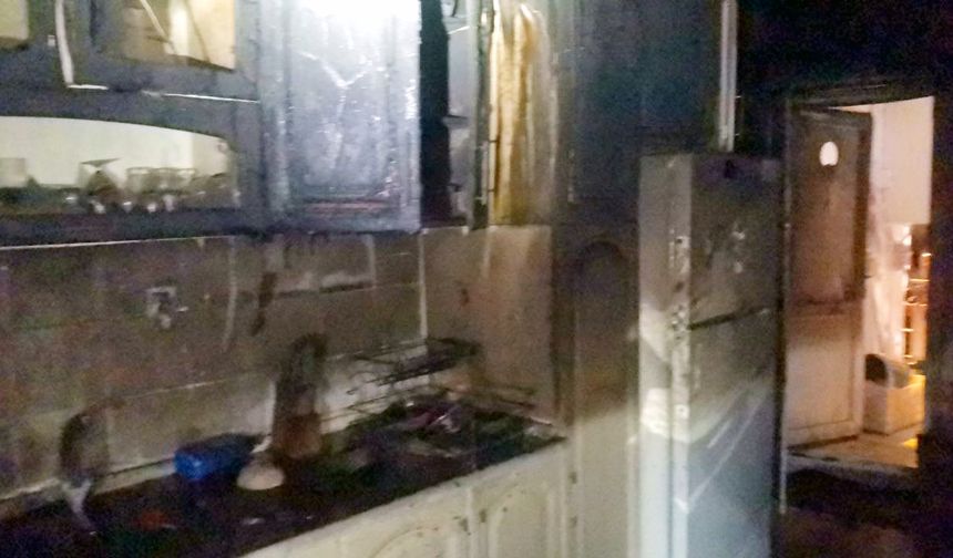 Ocakta unutulan yemek yangına sebep oldu