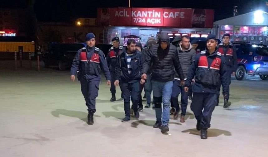 Jandarma partiyi bastı: 8 kişi suçüstü yakalandı