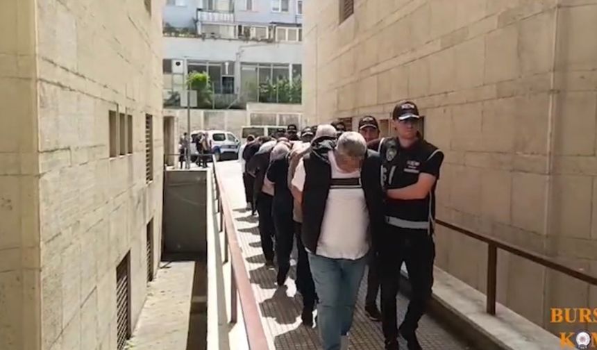 Sosyal medya hesaplarından kredi vaadiyle 2 milyar lira vurgun yaptılar...