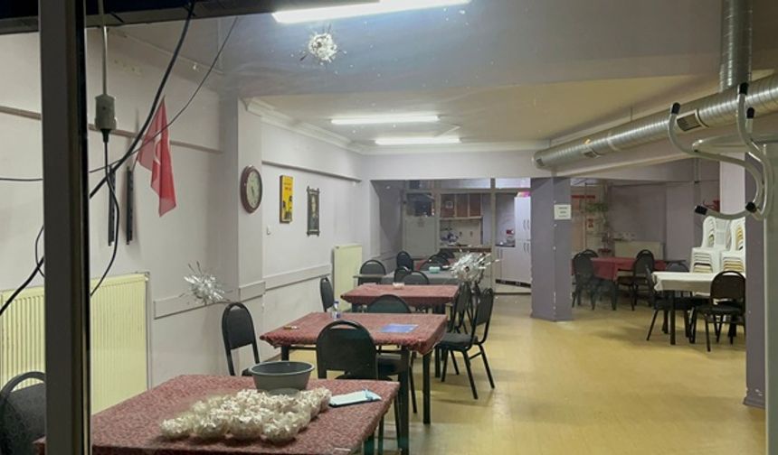 Bursa'da kıraathane kurşunlandı