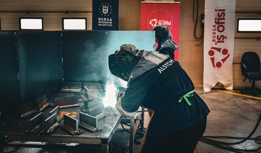 Bursa'da eğitim alan kadınlar kaynak ustası olacak