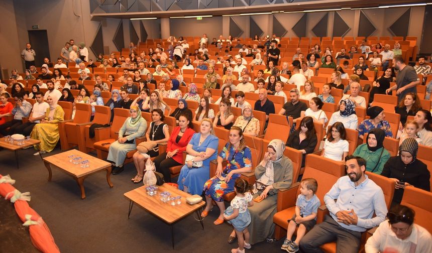 Yıldırımlı miniklerin mezuniyet sevinci