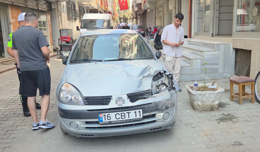 Bursa'da direksiyon başında fenalaştı 4 araca çarparak durabildi