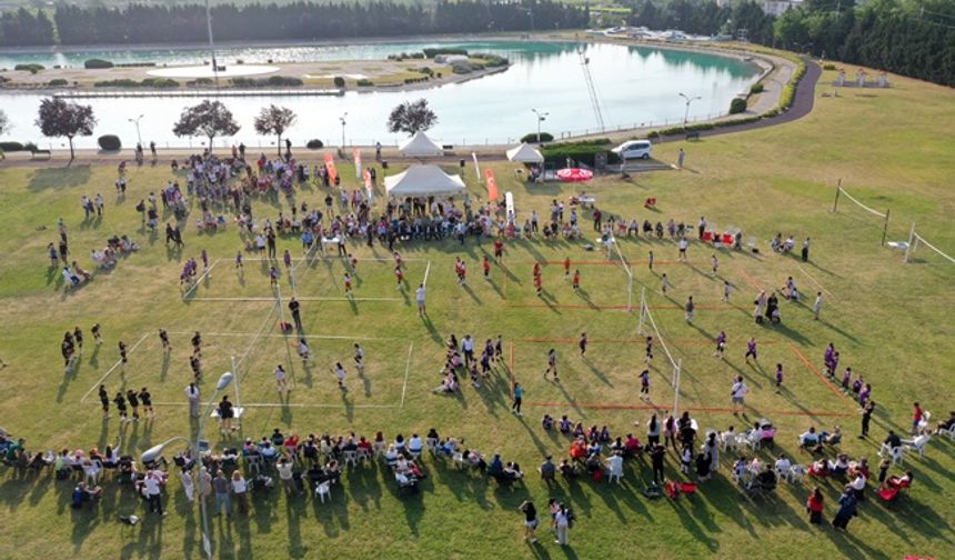 1500 kız çocuğu voleybol sahasında yerini aldı