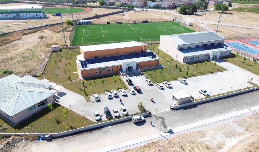 İznik'te dev tesis yüzme kurslarıyla faaliyete başladı