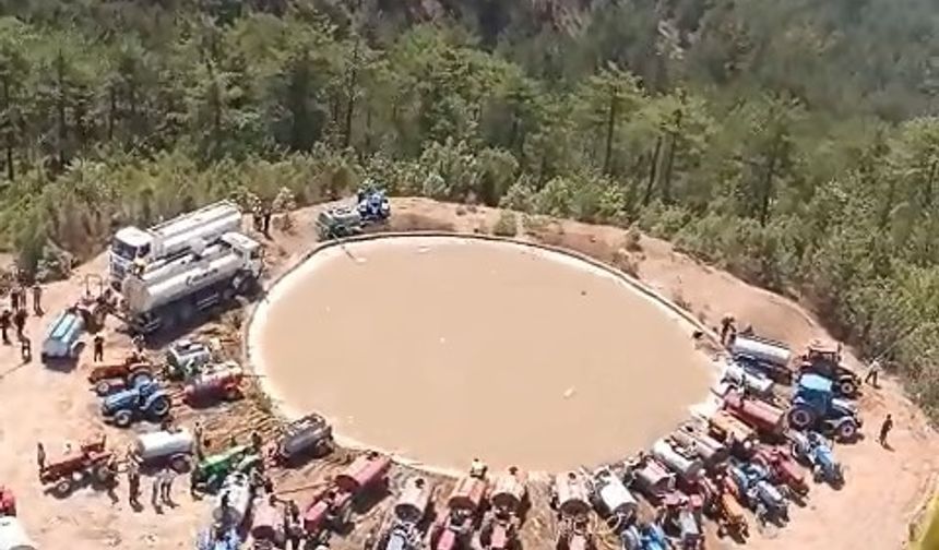 Bursa'daki yangılarda traktörlü çiftçi ordusu helikopterden görüntülendi