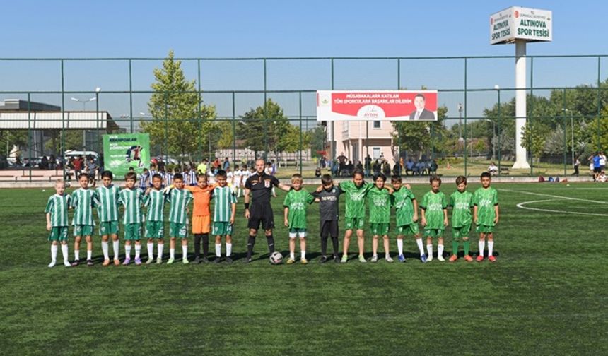 Geleceğin futbolcuları Osmangazi’de sahaya çıktı