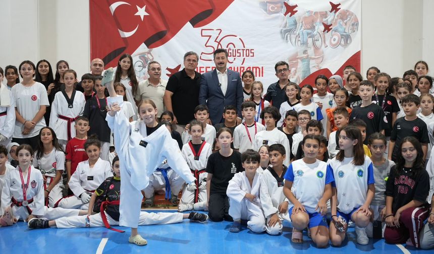 Minikler taekwondo şampiyonası Yenişehir’de yapıldı