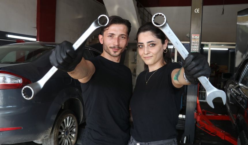 Eleman bulmakta sıkıntı çekti, eşini yanına alıp usta olarak yetiştirdi