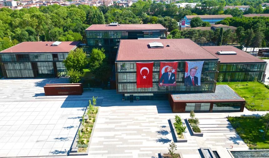 İnegöl Belediyesi'nden bin 500 öğrenciye kırtasiye yardımı