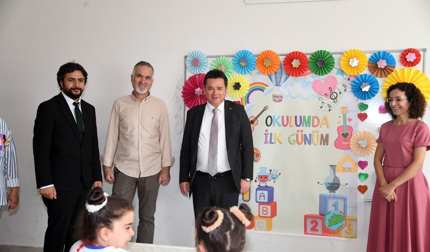 Başkan Erkan Aydın’dan öğrencilere ilk ders sürprizi