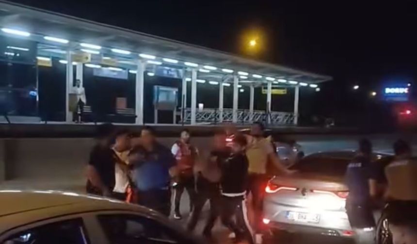 Trafikte yol verme kavgası: 2 kişi gözaltına alındı