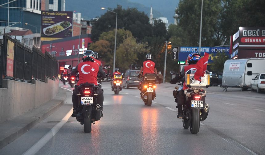 Motosikletli kortej herkesi coşturdu