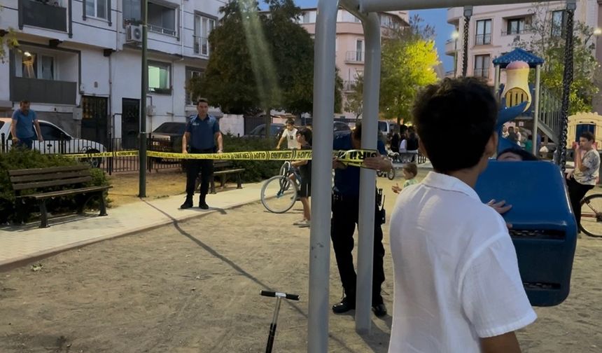 Parkta oyun oynayan çocuğa yorgun mermi isabet etti