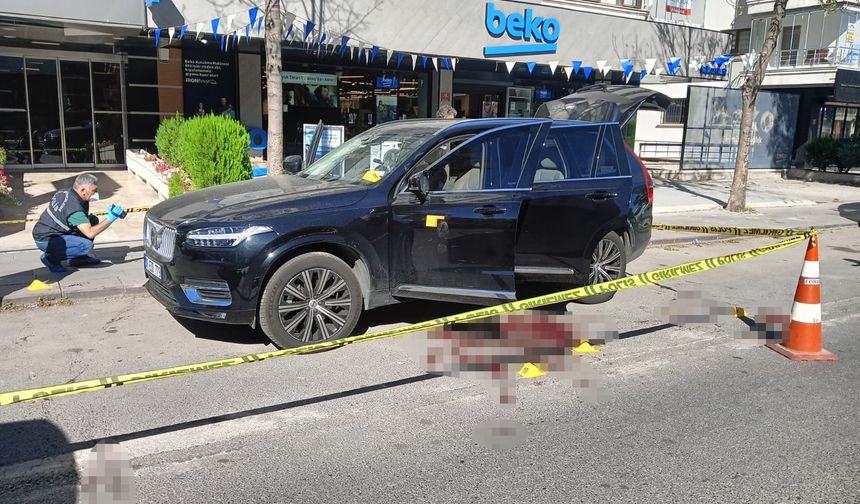 Patronunu tabancayla vurdu, kulağını ısırarak kopardı