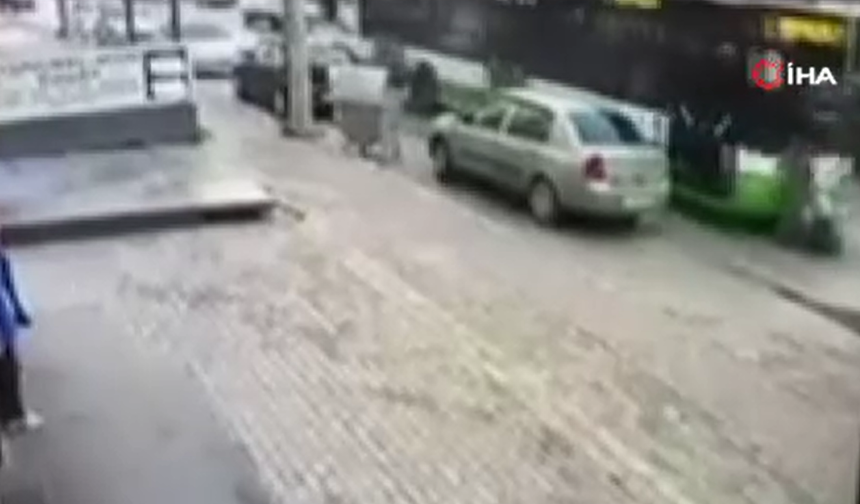 Bursa'da otobüs ve kamyonetin altında kaldılar
