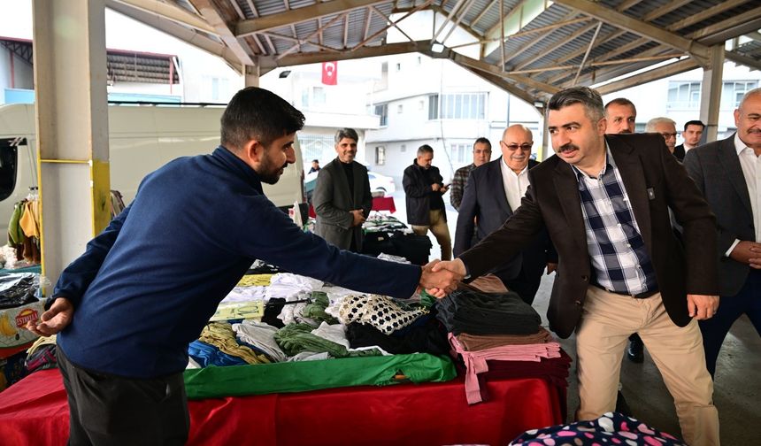 Başkan Yılmaz pazar esnafı ile buluştu
