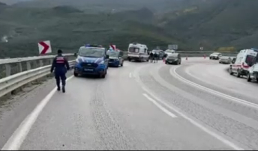 İznik-Yenişehir Yolunda feci kaza: Tır uçurumdan yuvarlandı, 2 ölü