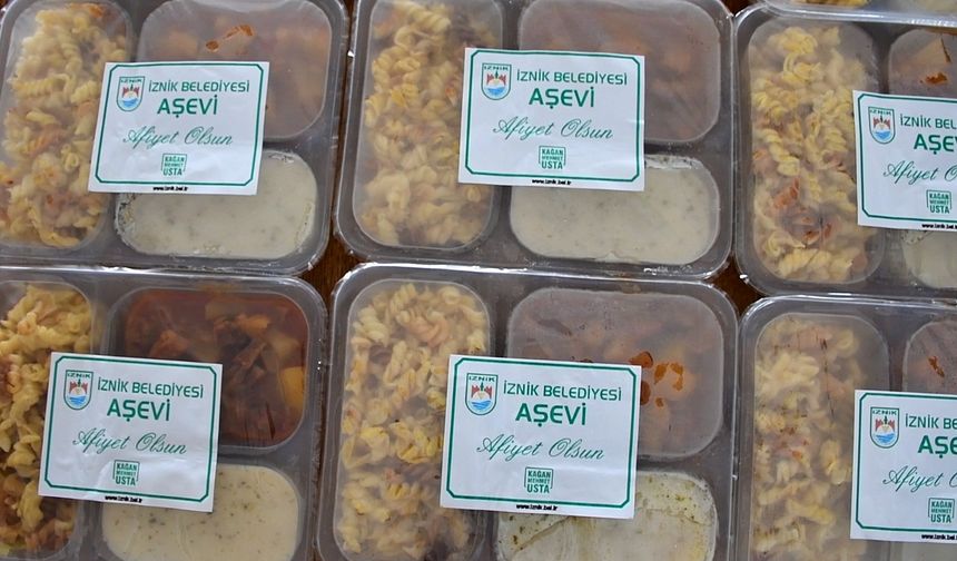 İznik Belediyesi’nden 365 gün sıcak yemek desteği