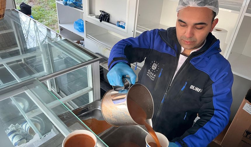 Bursa'da üniversite öğrencilerine sıcak çorba