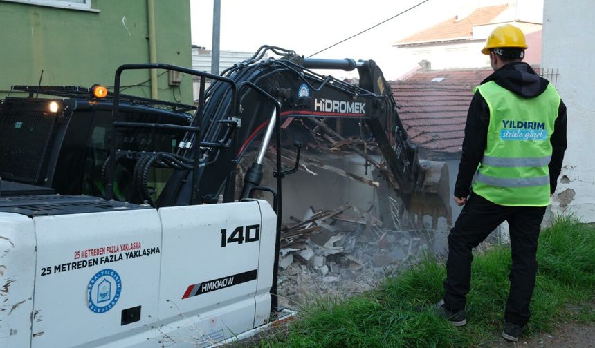 Bursa’da metruk yapıya geçit yok! 24 bina yıkıldı…