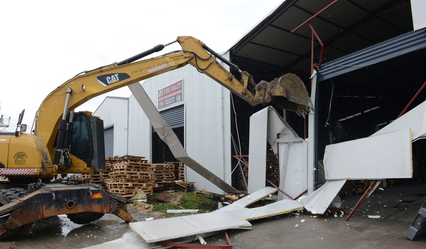 Nilüfer’de 3 yıkım birden