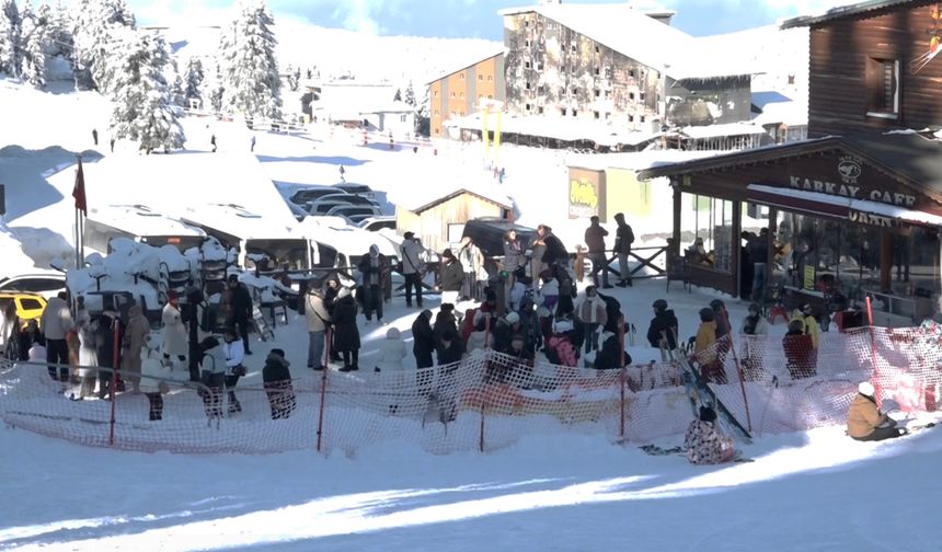 Uludağ rengarenk, sömestr cümbüşü yaşanıyor..