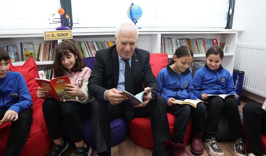 Mustafa Bozbey’den eğitime destek: çocuklara yeni kütüphane