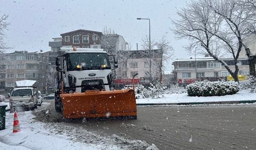 Bursa’da karla mücadele: Büyükşehir ekipleri sahada