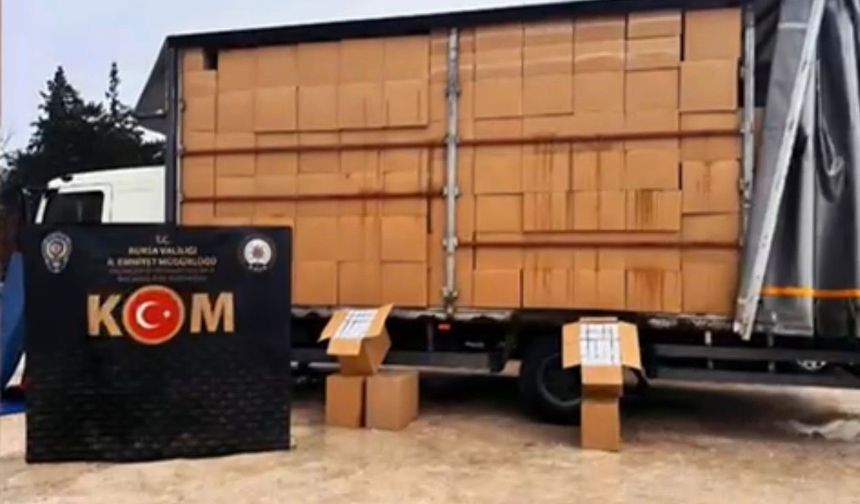 Bursa'da dev kaçak tütün operasyonu...Milyonlarca makaron ele geçirildi