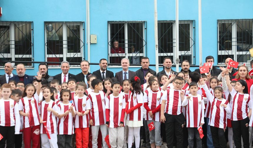 Çocukların Hayali Gerçek Oldu: İnegölspor Formaları Dağıtıldı