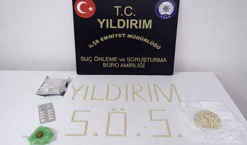 Polis baskınında uyuşturucu haplar ele geçirildi: 2 tutuklama