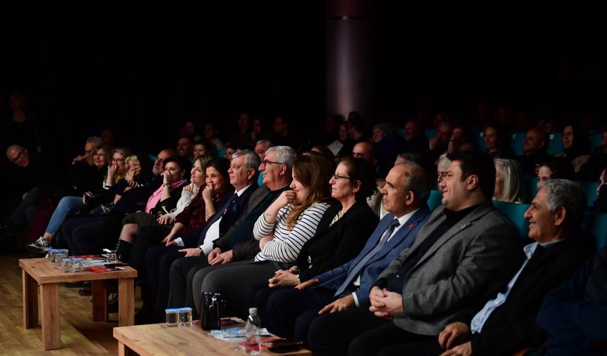 Osmangazi Belediyesi sanatseverleri tiyatroyla buluşturdu