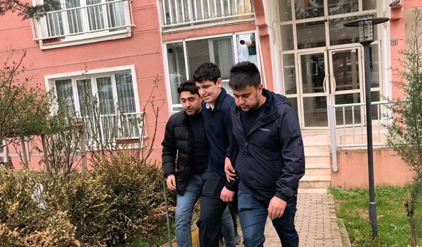 İnegöl’de dehşet! Ablasını bıçakla rehin alan genç polis operasyonuyla yakalandı
