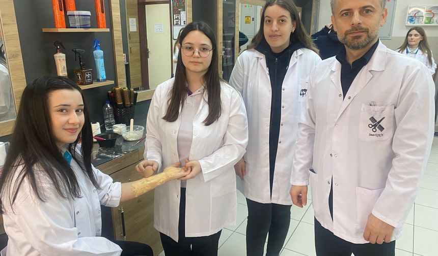 Köpüklü Balonu Patlatmadan Jiletle Tıraş Sınavı